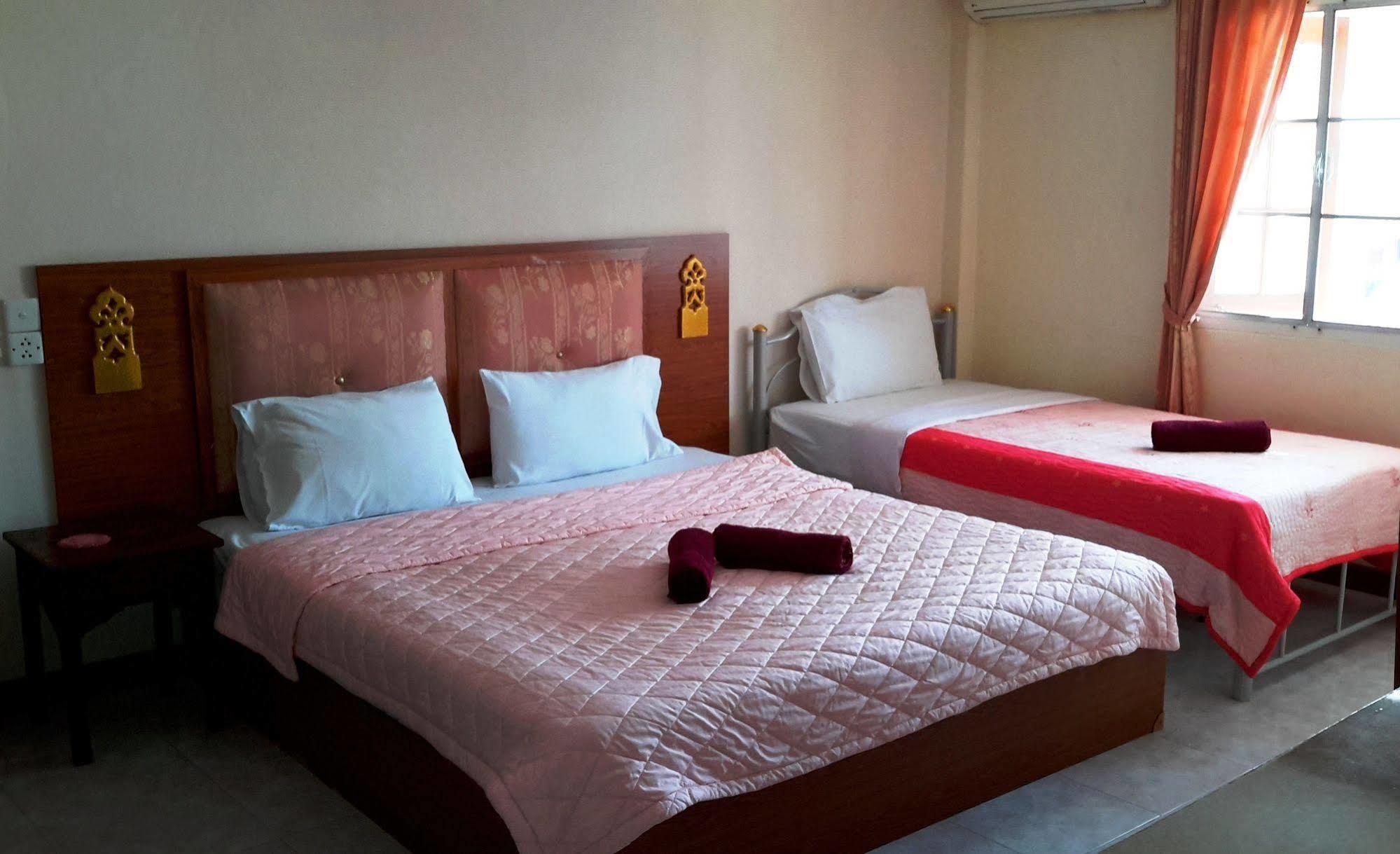 Hotel The Britannia Chiang Mai Exterior foto